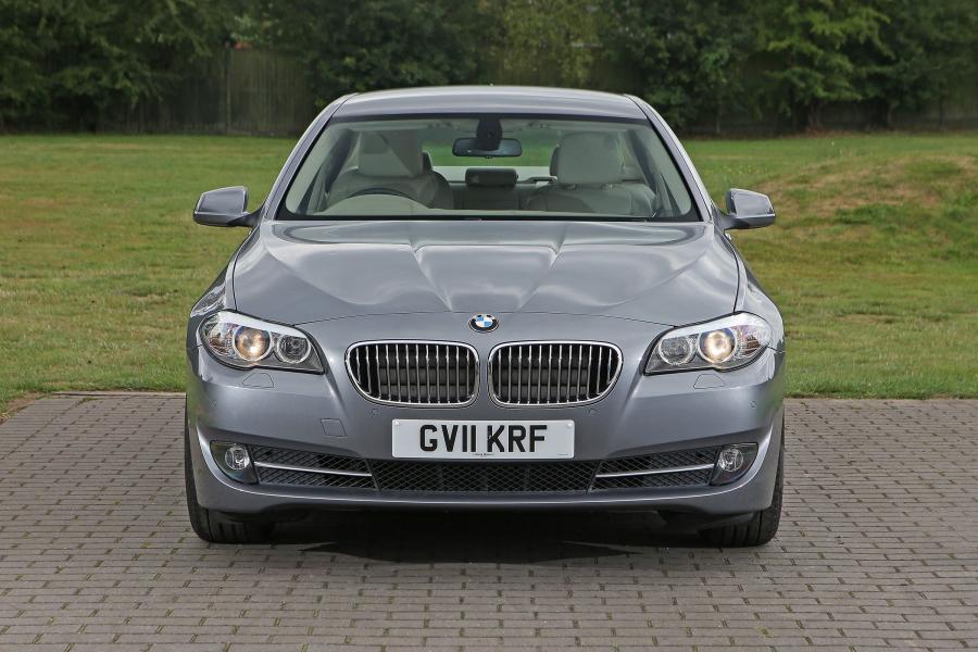  BMW 525d Sedan (F10) 2010 года  (UK) (фото 5 из 11)